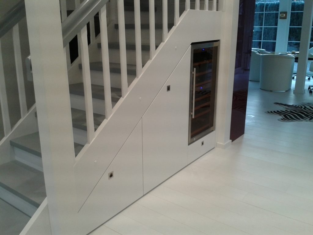 einbauschrank-unter-treppe